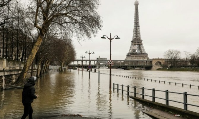 Rising river level a threat to famous landmarks of Paris