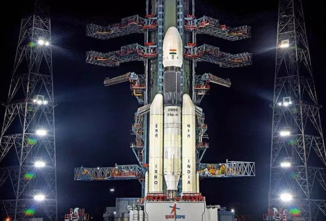 India successfully launches rocket to moon