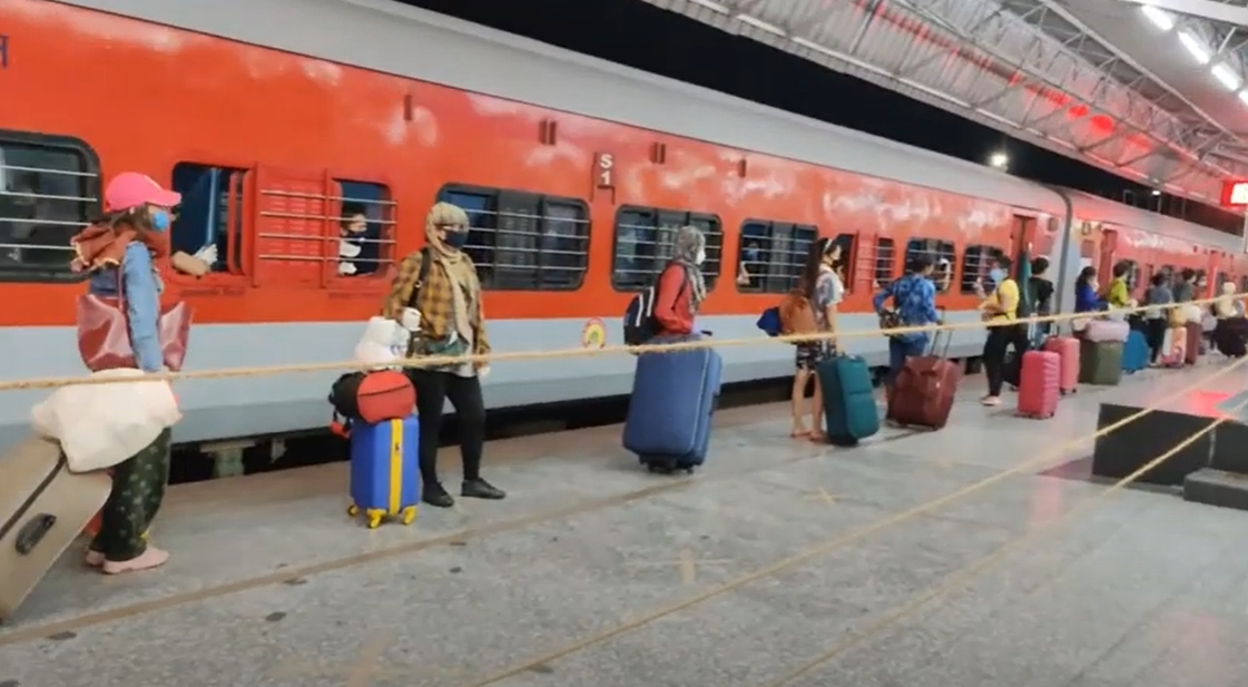Video: Naga returnees arrive at Dimapur railway station