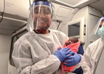 A lady doctor helps birth of baby in IndiGo flight