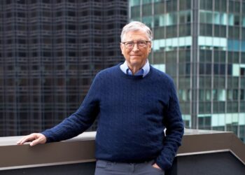 Bill Gates to donate 20 billion USD to society