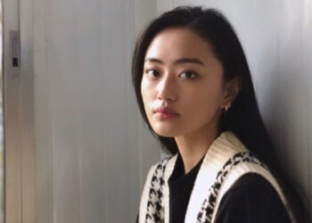 Andrea Kevichusa wins Filmfare best debut award