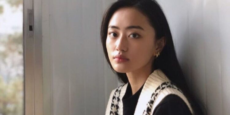 Andrea Kevichusa wins Filmfare best debut award