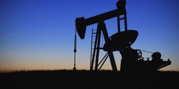 Free silhouette oil field pump