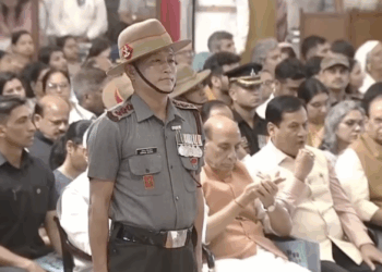 Eshenthung Kikon receives Shaurya Chakra award from president