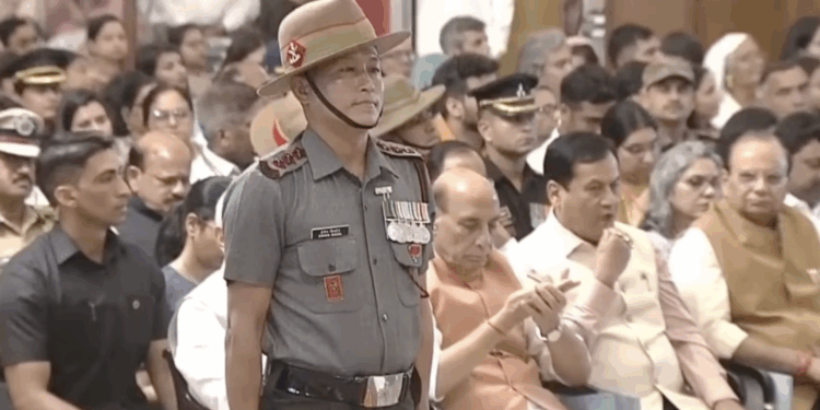 Eshenthung Kikon receives Shaurya Chakra award from president