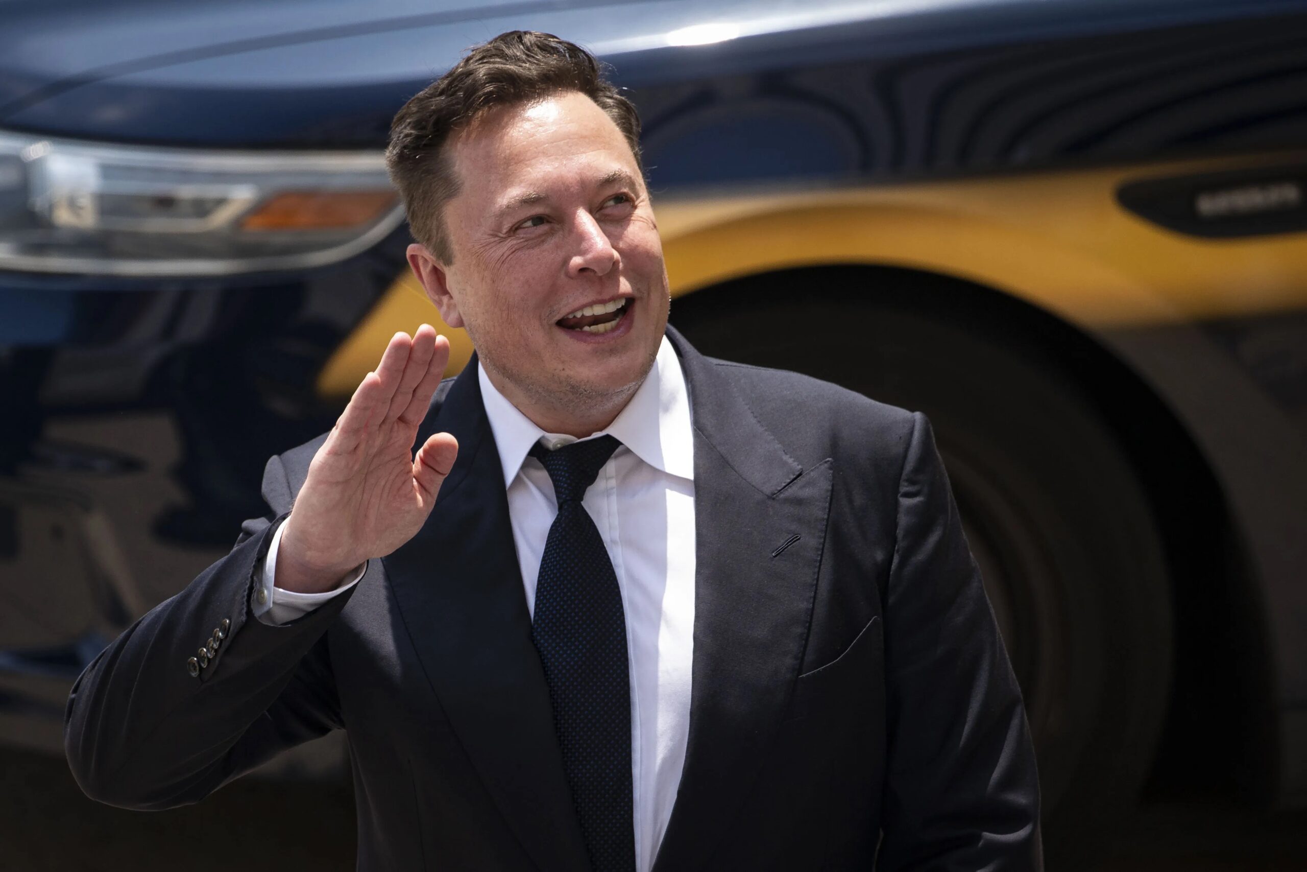 Elon Musk encourages couples to have 3 children to prevent population collapse