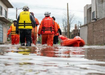 Rescue team in action during flooding in Buenos Aires, aiding relief efforts in affected neighborhoods.